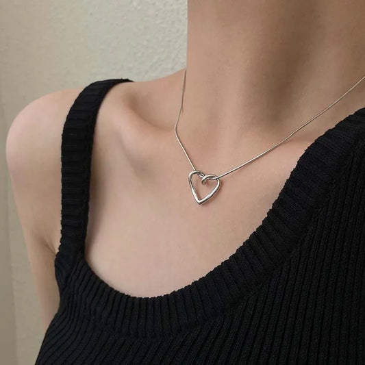 New Simple Hollow Love Heart Pendant Necklace for Women - Geometric Clavicle Chain Jewelry Gift