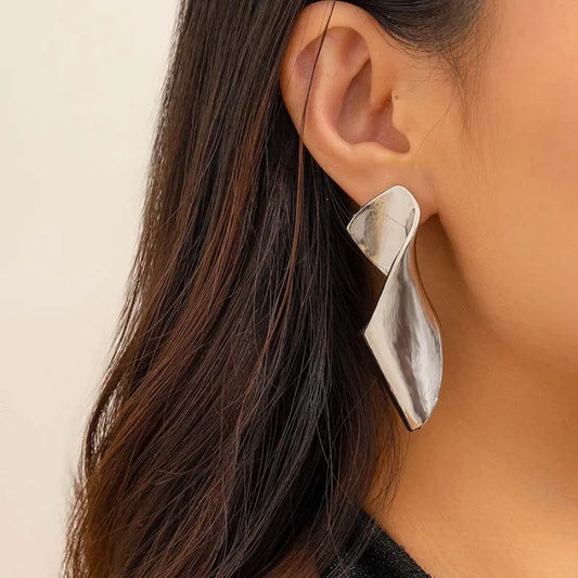 Vintage Metal Irregular Twisted Stud Earring – Trendy Gold Geometric Jewelry for Women 2024