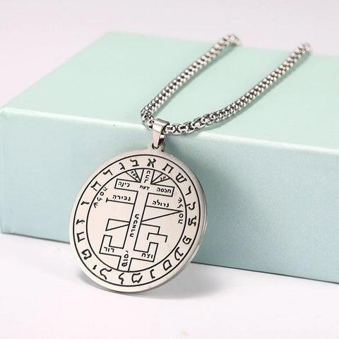 Skyrim Brave Warrior Talisman Pendant Necklace - Solomon Amulet in Stainless Steel with Golden Chain