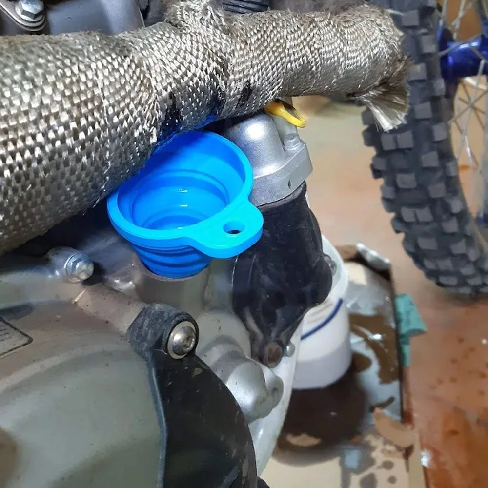 Universal Silicone Liquid Funnel for Car Maintenance - Foldable & Portable
