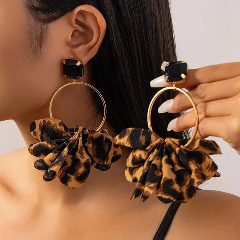 Retro Leopard Print Fabric Drop Earrings for Women - Exaggerated Black Crystal Geometric Circle Petal Pendant Jewelry Gift