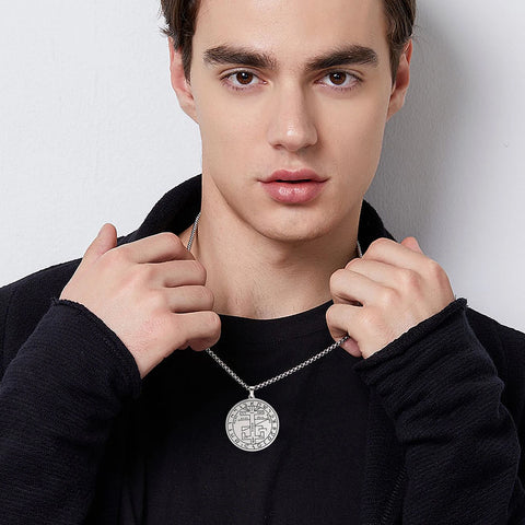 Skyrim Brave Warrior Talisman Pendant Necklace - Solomon Amulet in Stainless Steel with Golden Chain