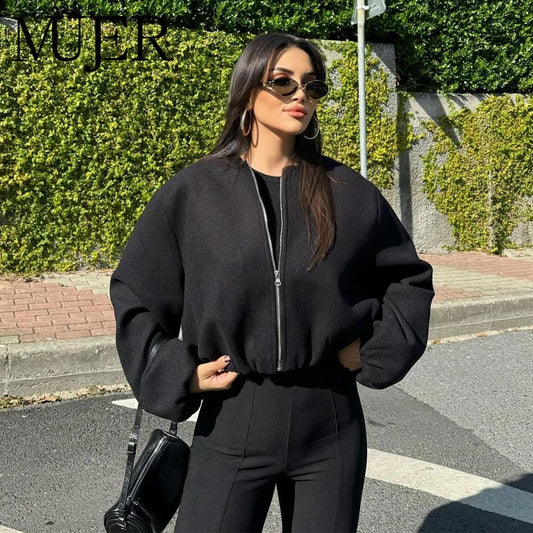 MUJER Zwarte Bomberjacks voor Dames - Stijlvolle Varsity Crop Coat met Rits voor Winter 2025