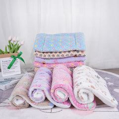 Cozy Flannel Dog Bed Blanket - Washable Plush Cushion for Pets