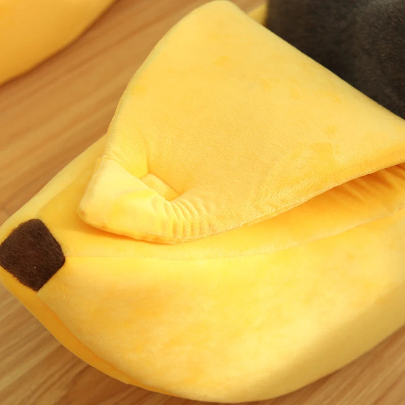 Banana Shaped Pet Bedding - Cozy Cat Nest Mat & Warm Sleeping Bag for Kittens and Small Dogs