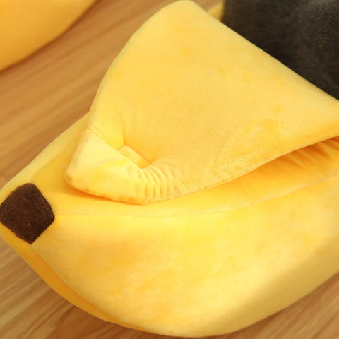 Banana Shaped Pet Bedding - Cozy Cat Nest Mat & Warm Sleeping Bag for Kittens and Small Dogs