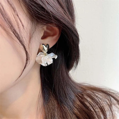 Vintage White Heart Shell Flower Drop Earrings – Elegant Wedding Jewelry Gift for Women