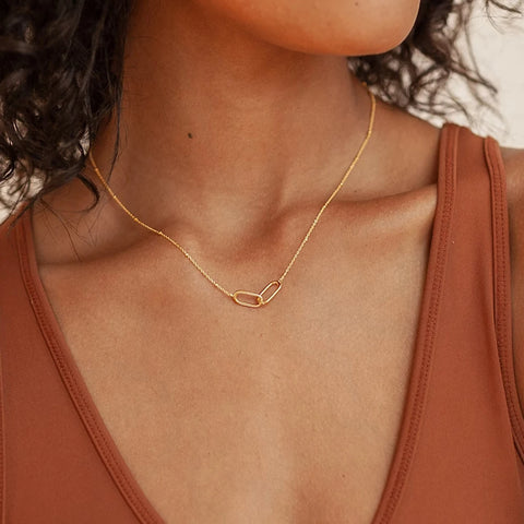 eManco Hot Fashion Stainless Steel Link Infinity Necklace - Women's Geometric Double Paperclip Pendant Jewelry