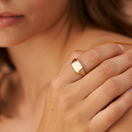 eManco Stainless Steel Punk Style Minimalist Round Ring - Gold Plated Women's Ring for Parties and Festivals