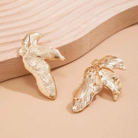Exaggerated Personality Metal Geometric Leaf Stud Earrings for Women - Irregular Wrinkled Texture Party Jewelry Gift