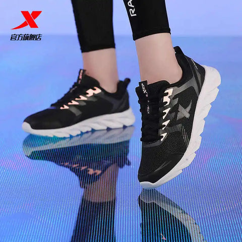 Xtep antislip hardloopschoenen voor dames - bovenwerk van zacht leer en schokabsorberende sneakers 
