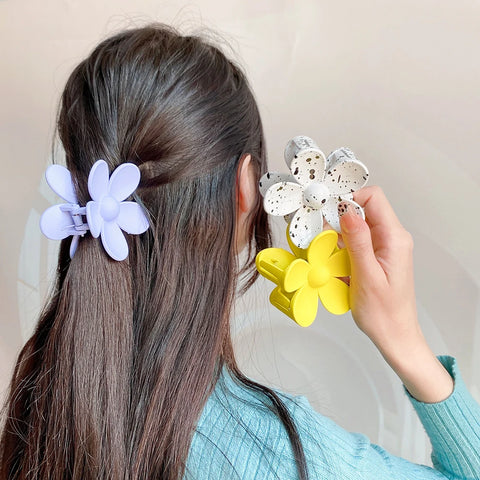 2025 Korea Flower Shape Hair Claw Clip for Women and Girls – Stylish Barrette Crab Hair Clips