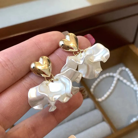 Vintage White Heart Shell Flower Drop Earrings – Elegant Wedding Jewelry Gift for Women