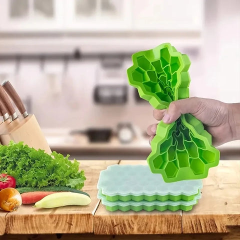 Large-Capacity Silicone Ice Trays Mold - Reusable Honeycomb Ice Cube Maker with Lids
