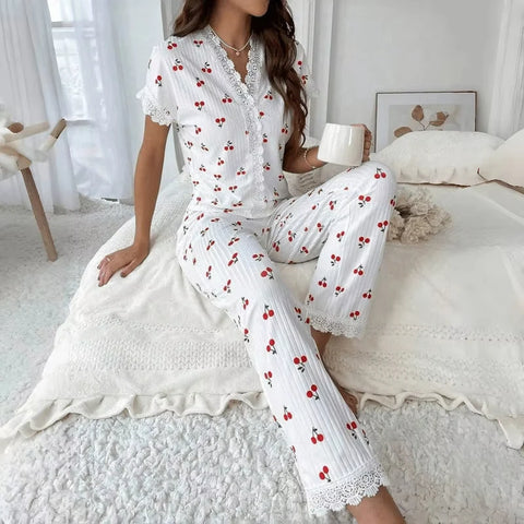 Pyjamaset met kersenprint en kant