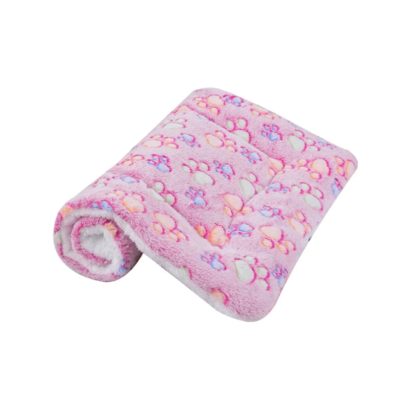 Cozy Flannel Dog Bed Blanket - Washable Plush Cushion for Pets