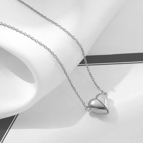 New Simple Hollow Love Heart Pendant Necklace for Women - Geometric Clavicle Chain Jewelry Gift
