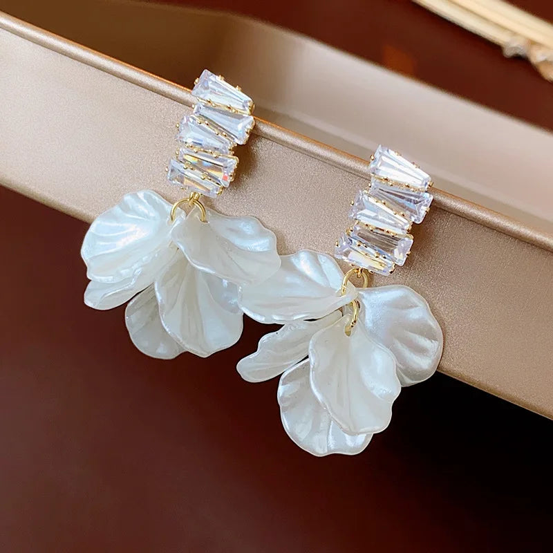 Vintage White Heart Shell Flower Drop Earrings – Elegant Wedding Jewelry Gift for Women