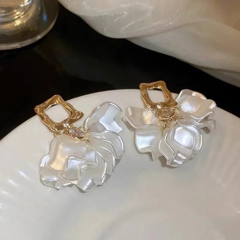 Vintage White Heart Shell Flower Drop Earrings – Elegant Wedding Jewelry Gift for Women