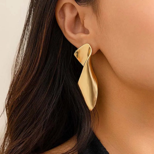Vintage Metal Irregular Twisted Stud Earring – Trendy Gold Geometric Jewelry for Women 2024