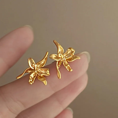 Exaggerated Metal Flowers Pearl Stud Earrings – Fashion Jewelry Gifts for Women