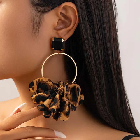 Retro Leopard Print Fabric Drop Earrings for Women - Exaggerated Black Crystal Geometric Circle Petal Pendant Jewelry Gift