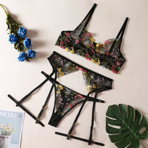 Lingerie Sensual Lace Underwear Transparent Embroidery 3-Piece Garters Fancy Beautiful Short Skin Care Kits Intimate