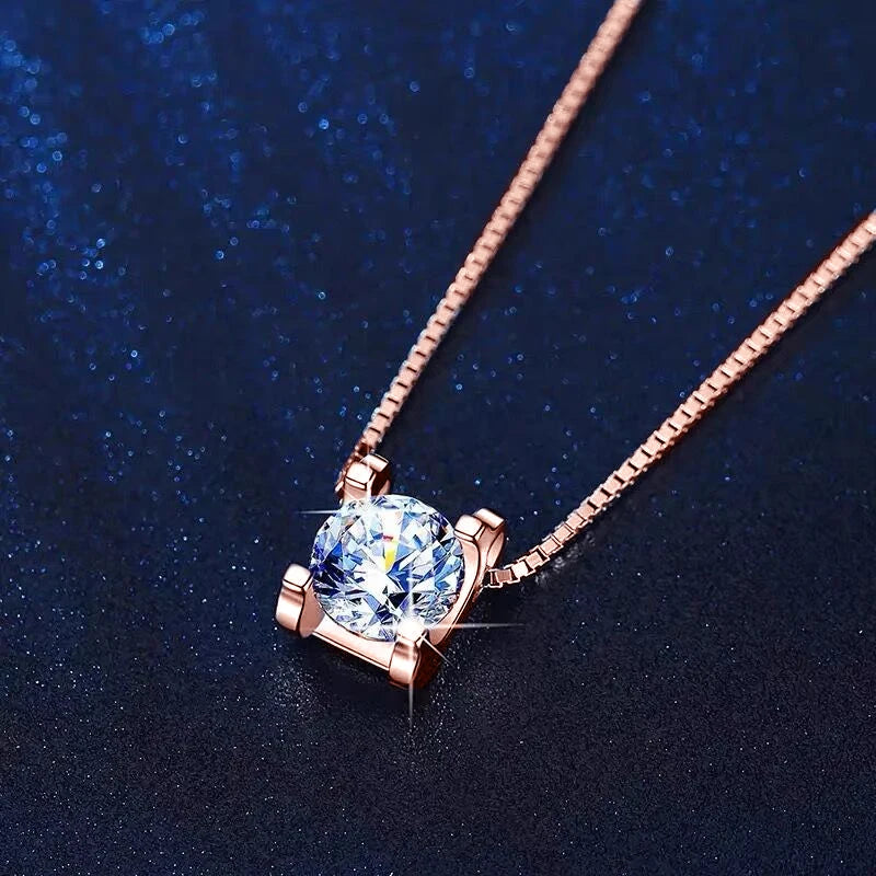 IOGOU 0.5ct D Moissanite Pendant Necklace in 18k Rose Gold Plated